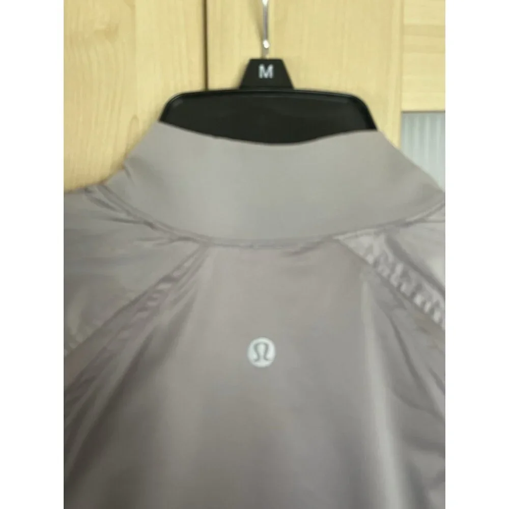 LULULEMON Jacket Womens Sz 8 Trace Back Bomber Light Gray Silver Sporty Athletic
